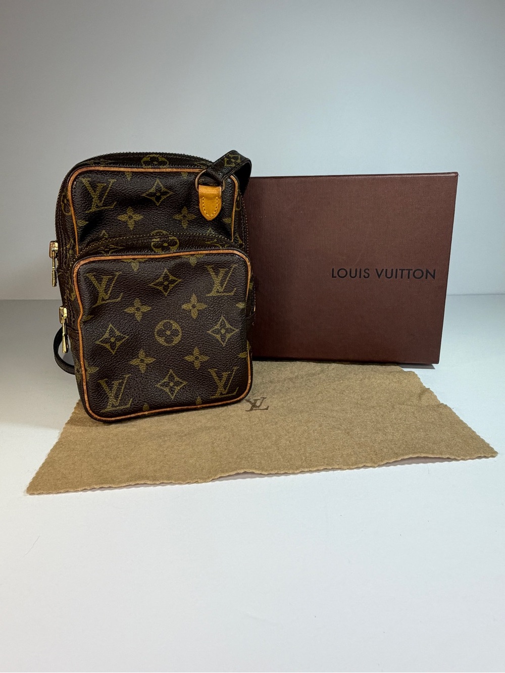 Louis Vuitton Monogram Mini Amazon Crossbody Bag | Vintage | Full Inclusion - Picture 2 of 11
